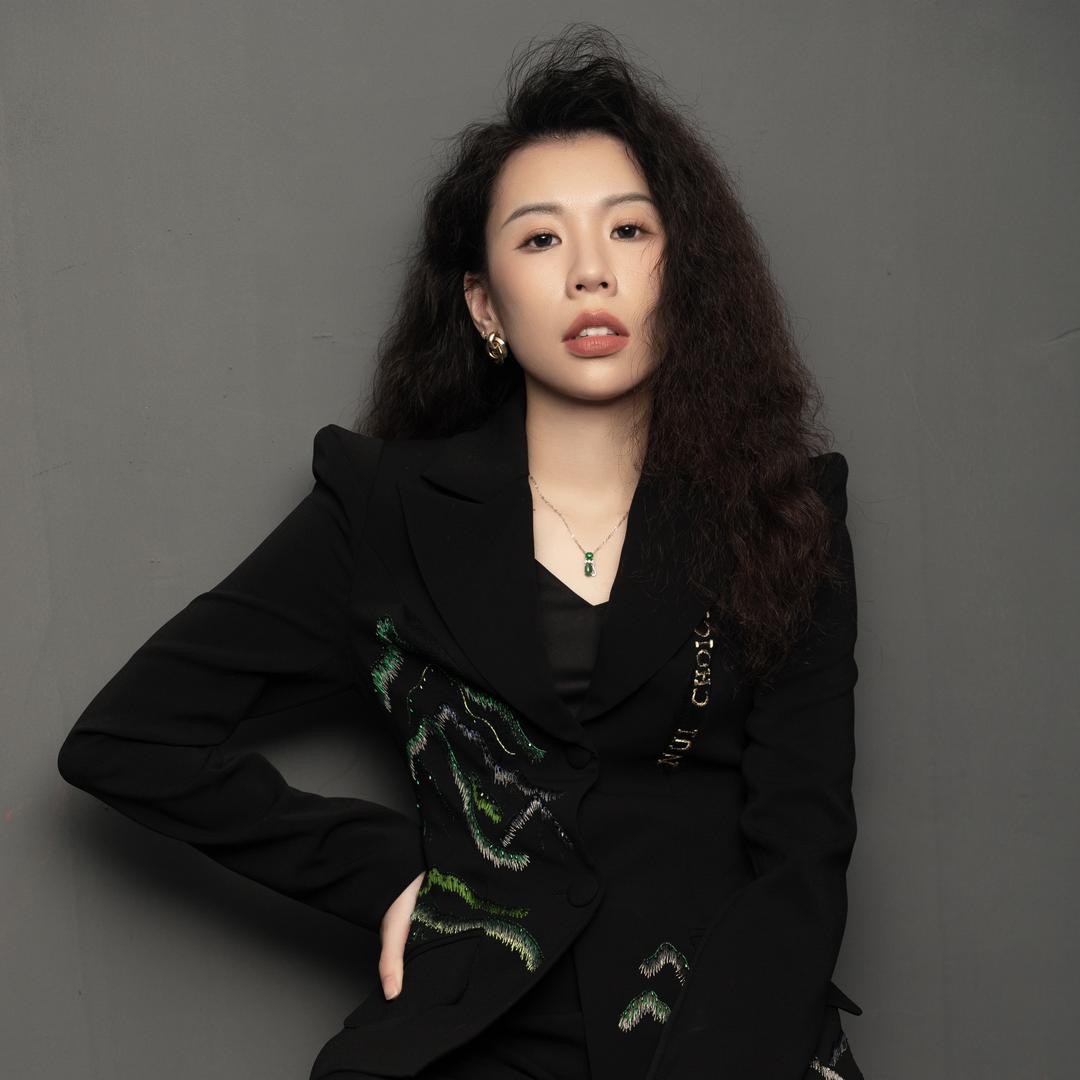 设计师飒小姐