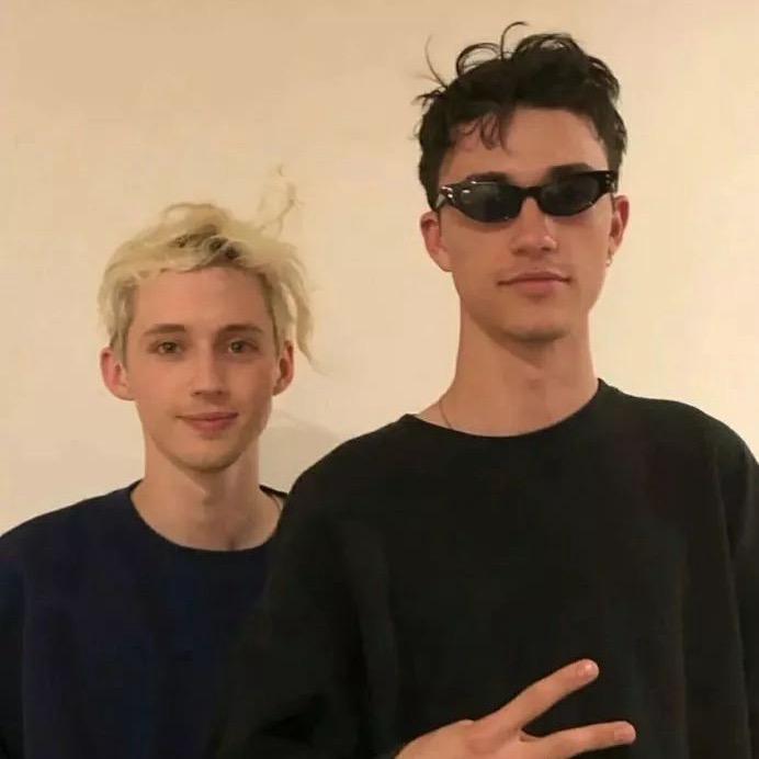 哥们儿充满阳光