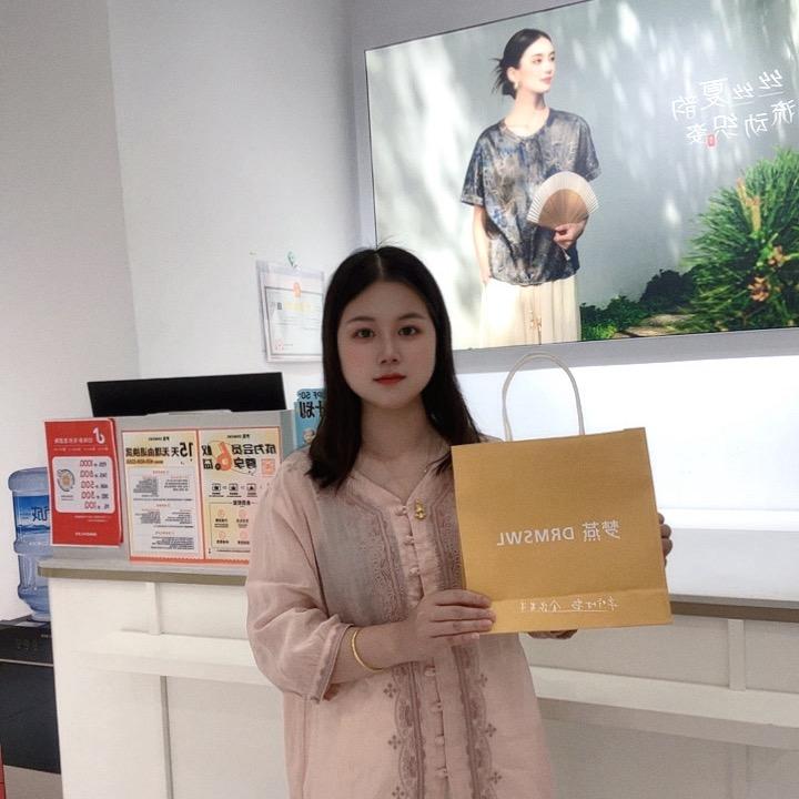 梦燕敏儿爱穿搭