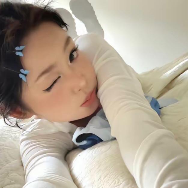 好困①女的.