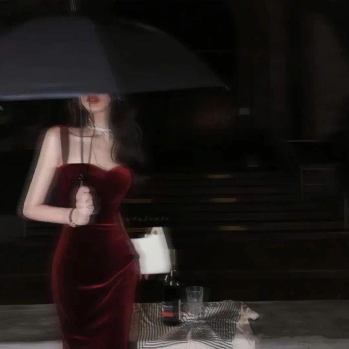 从不让眼泪离开眼眶。_°