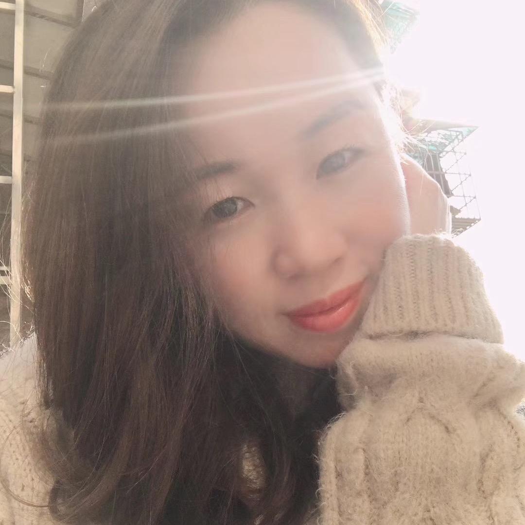 单脚站立的稻草人