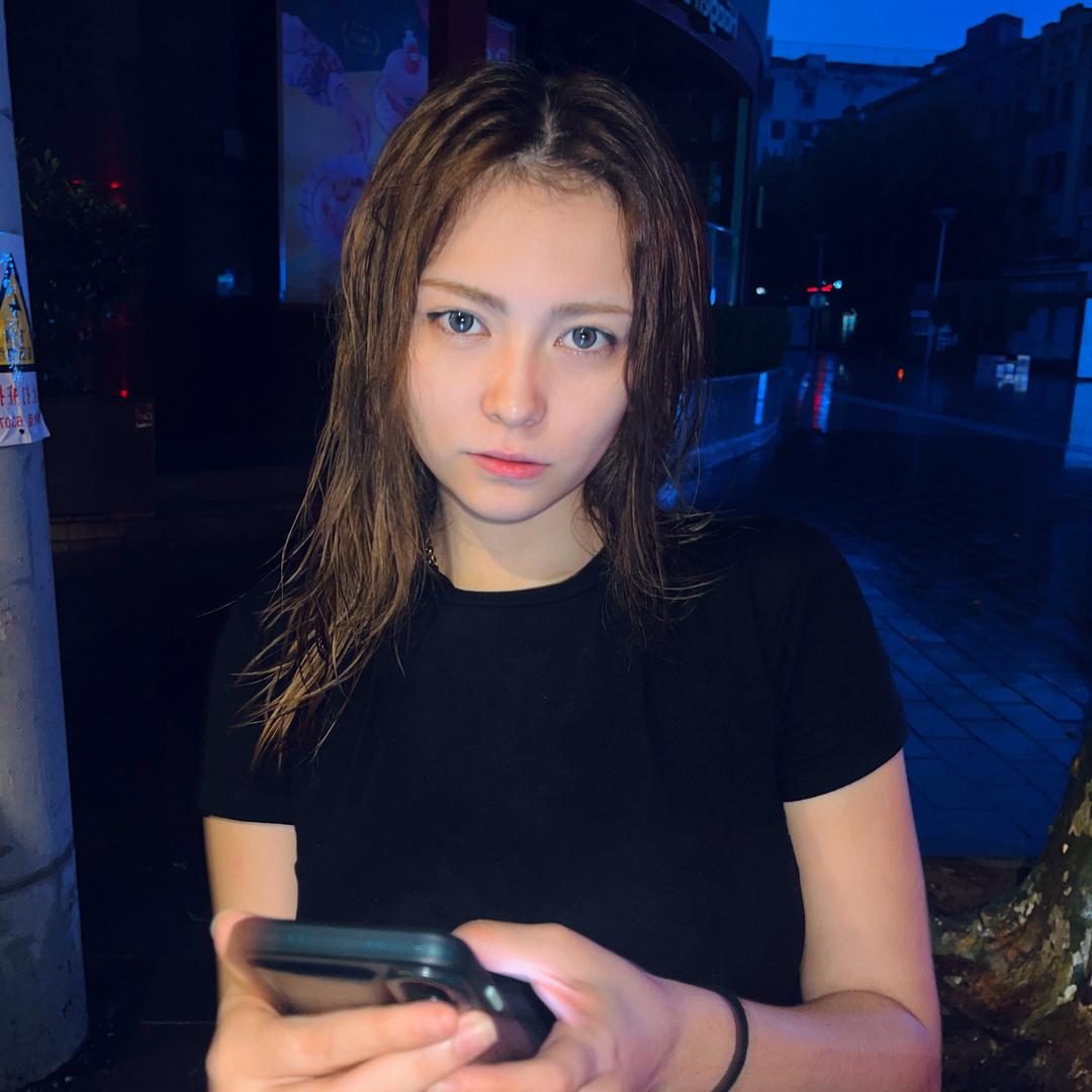 不会眨眼的迪吖🦋