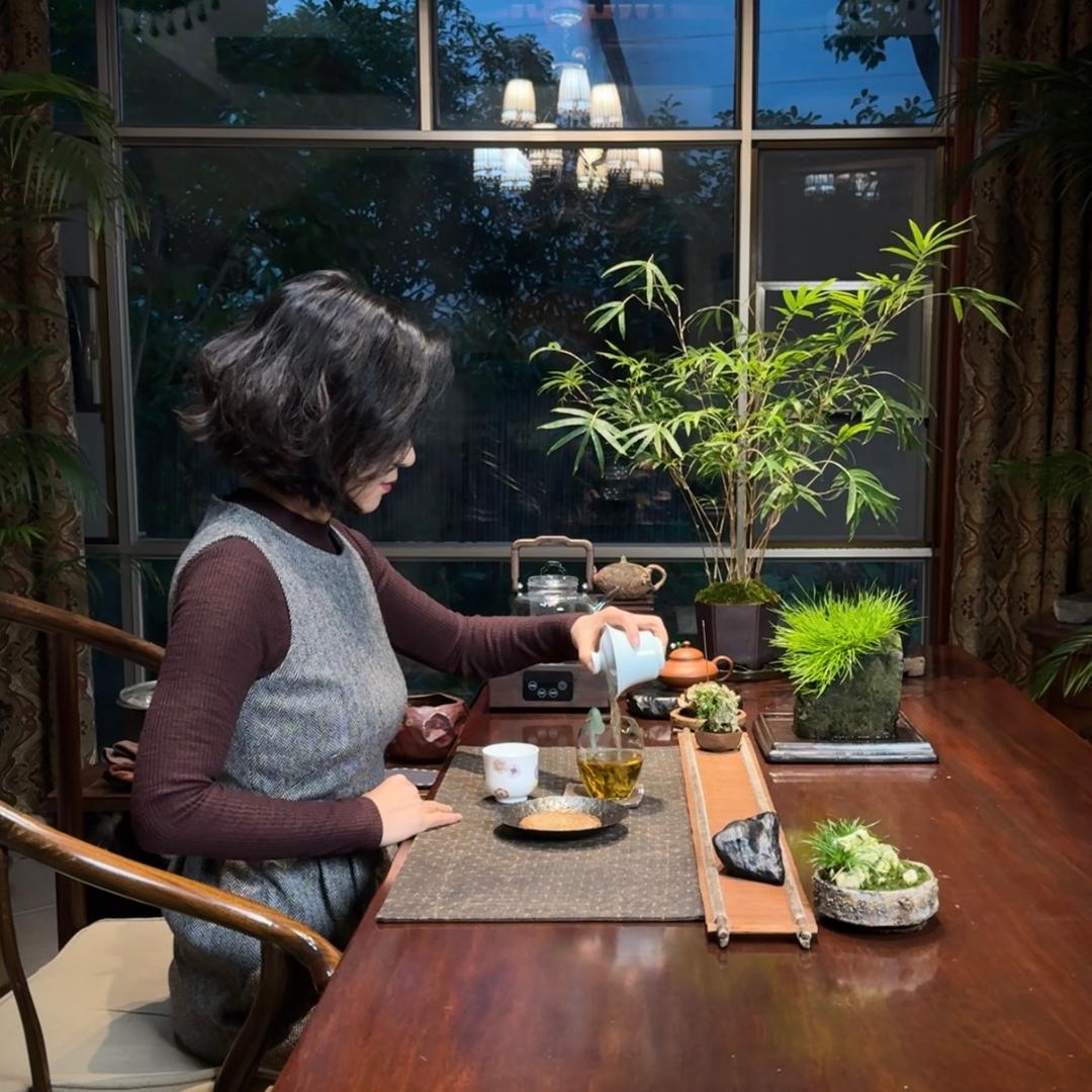 西西爱喝茶
