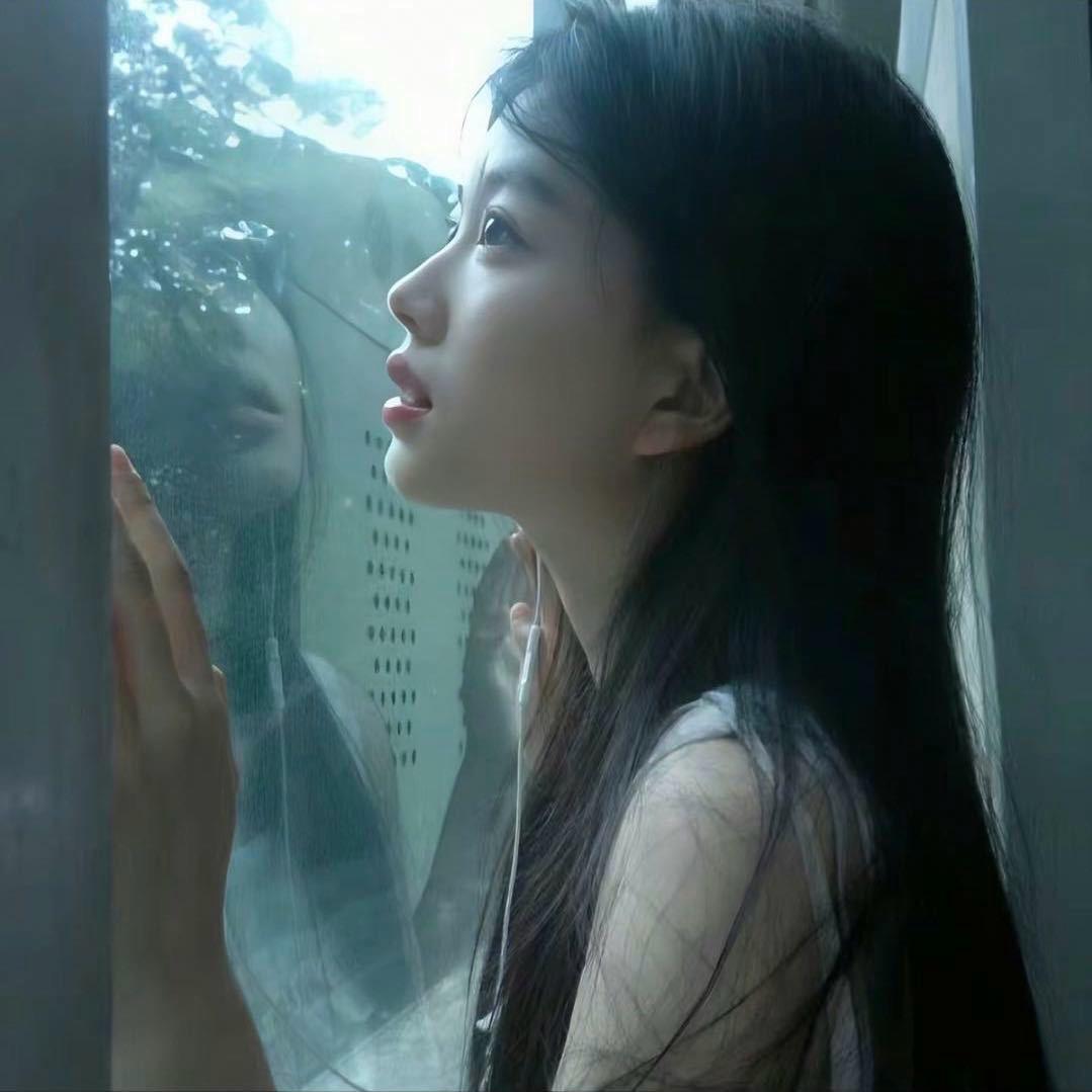 小娜饱饱