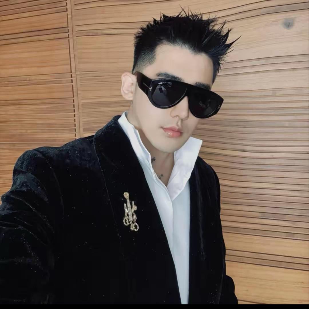 杨圣坤日常穿搭