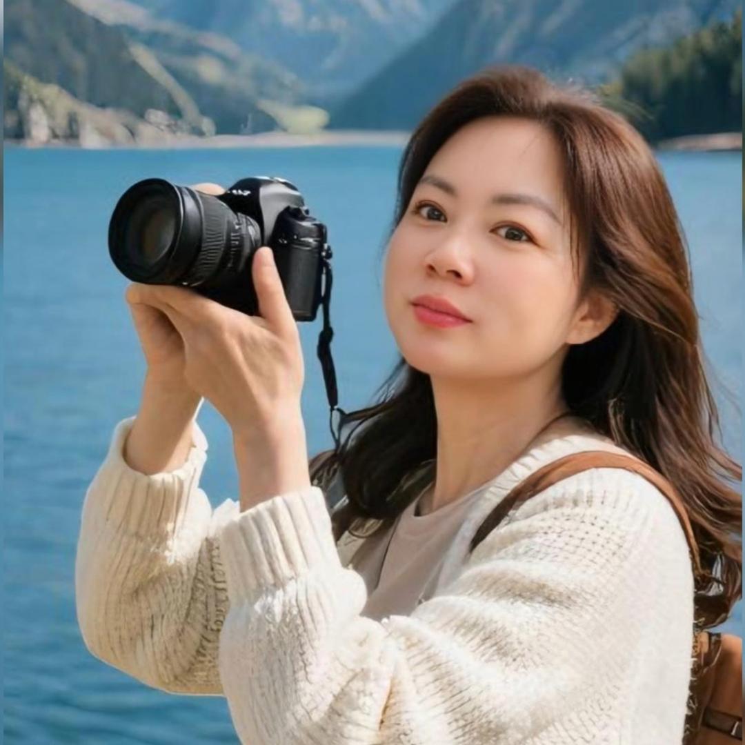麻木笑一笑