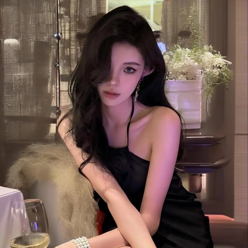 她的秘密衣柜在缪弘