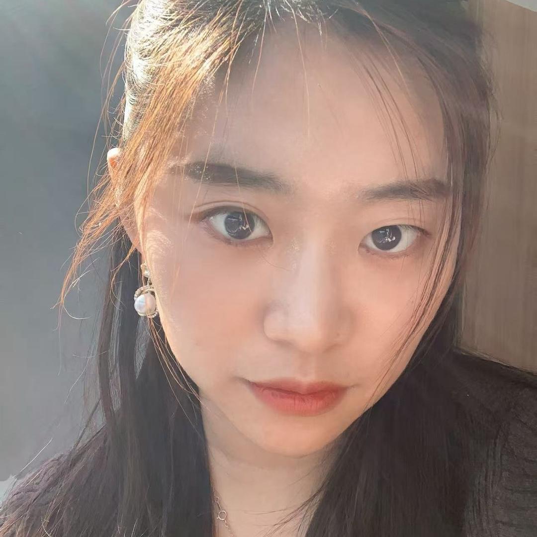 雨烊苦练羽毛球