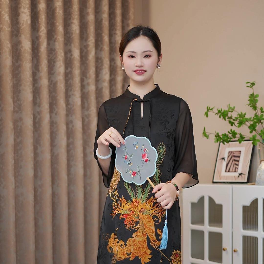 黄夫人精品妈妈装