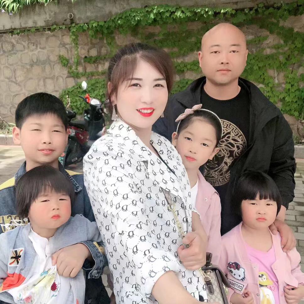 光头哥夫妇