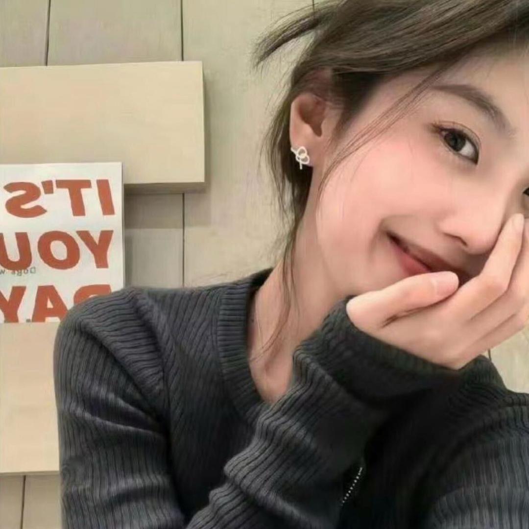 你头发乱了哦…