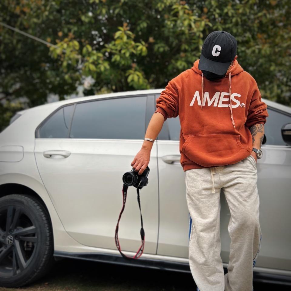 ～爱拍照📷的黄先生～🌈