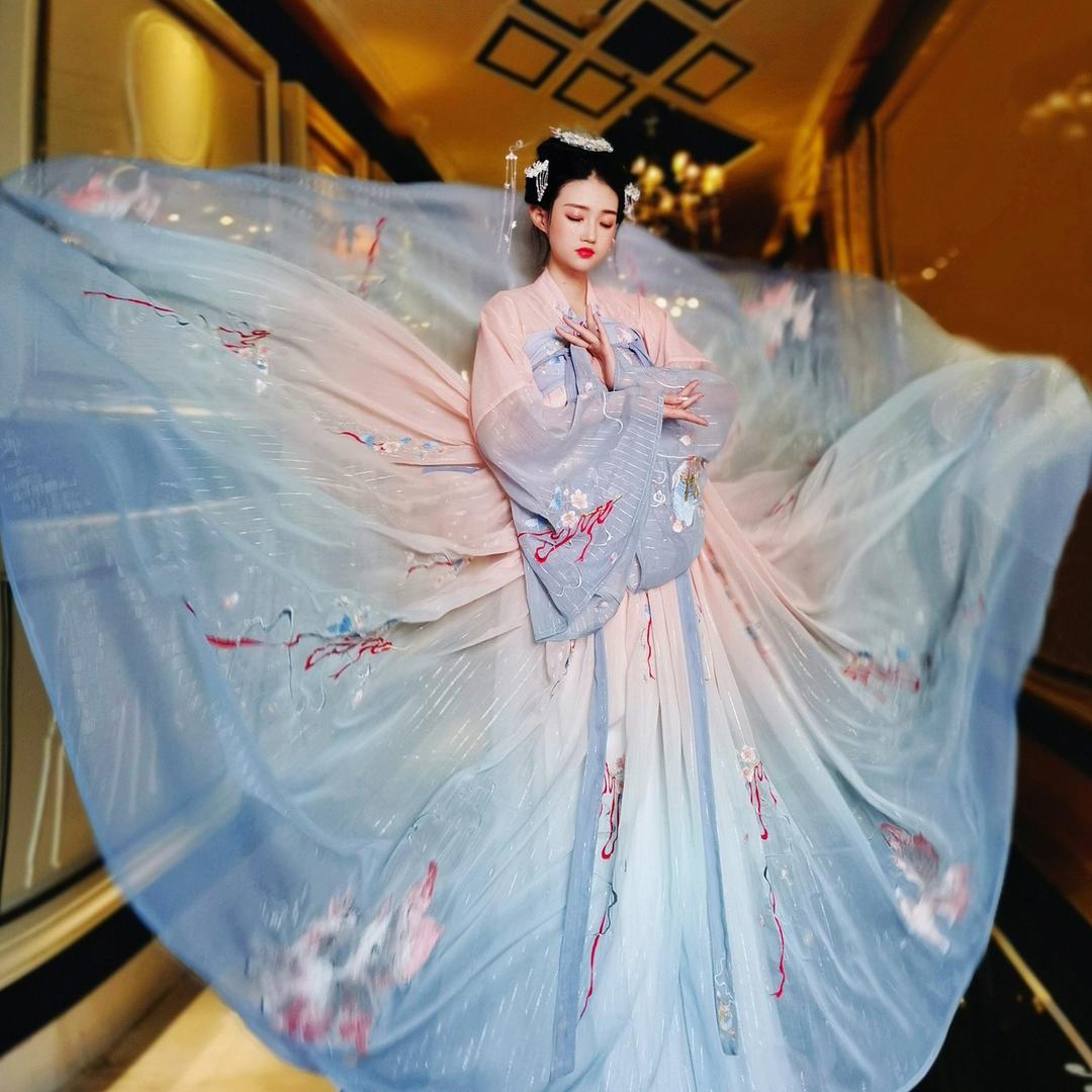 陛下兰他惜山西丝路花语文化传播有限公司女装专卖店