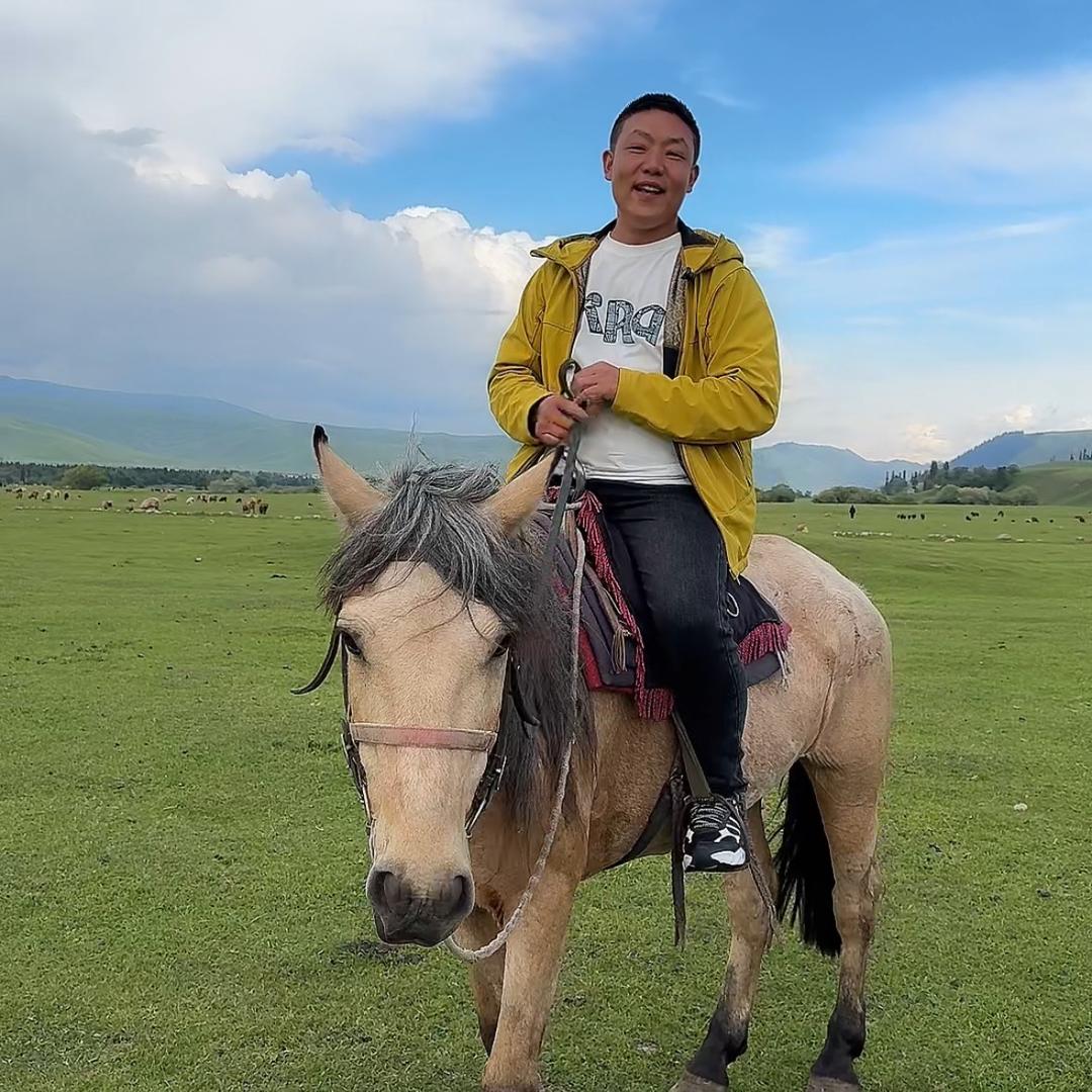 新疆阿全（传越旅游）