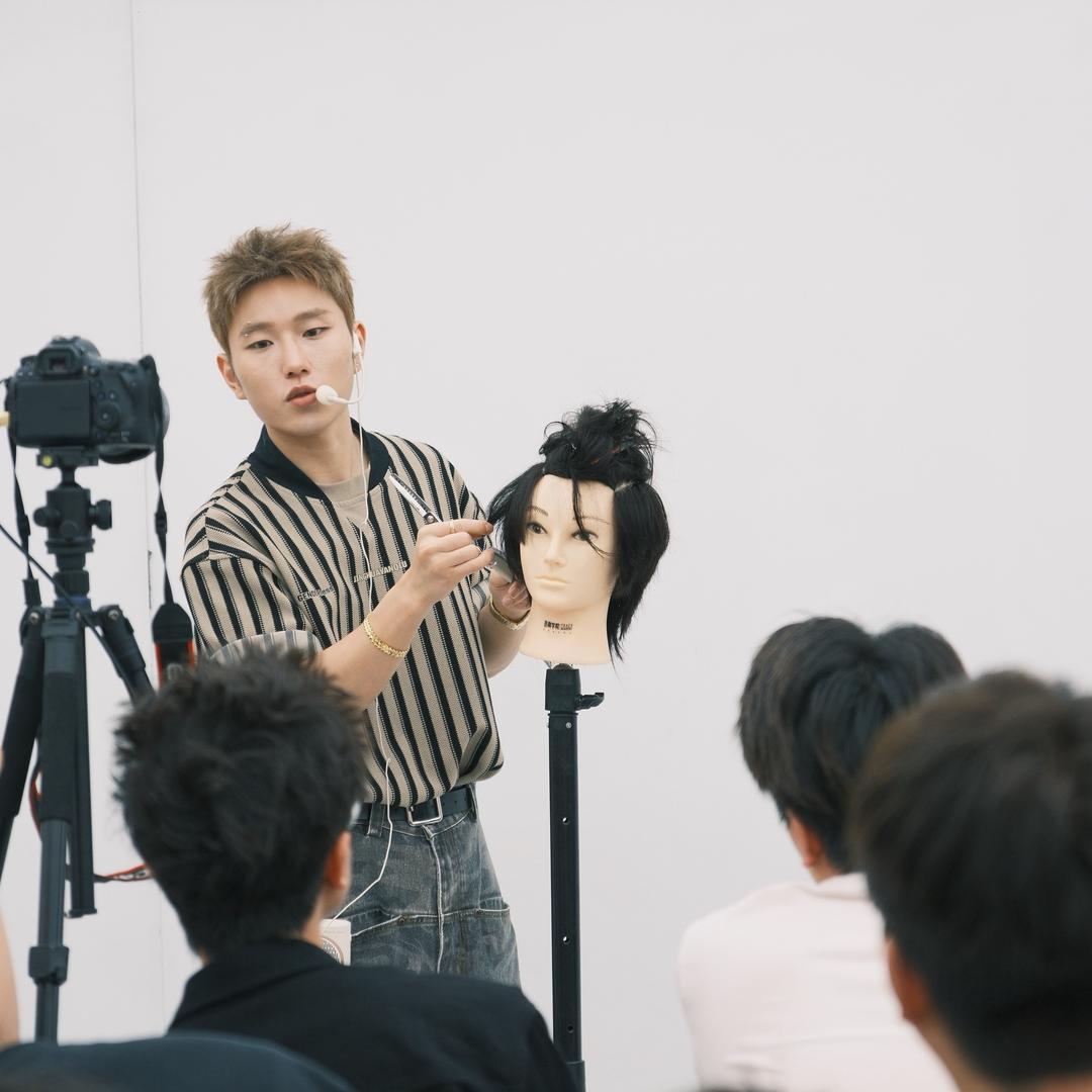 成都男发万东大神