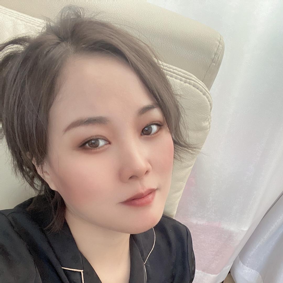 哎呀呀女装主理人