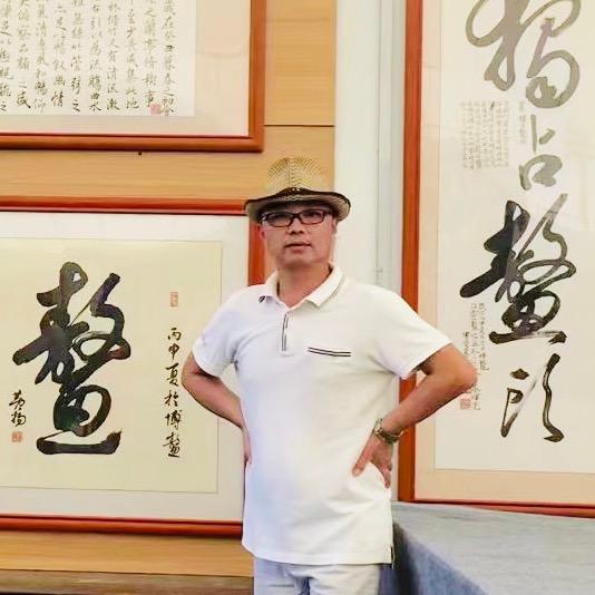 睹世子伟