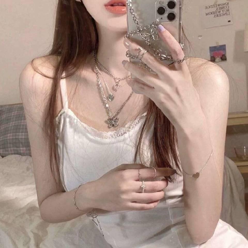 小羊爱吃草