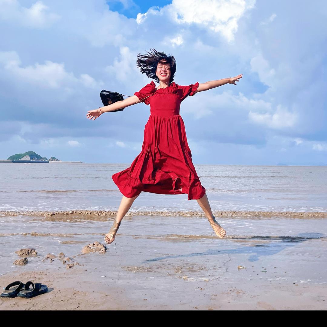 爱皱眉的小兔子