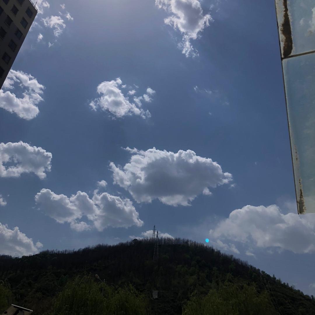 依然秋风在，彤若己相思。