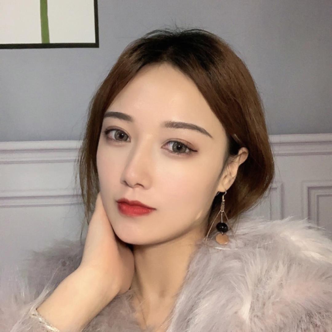 她叫素素