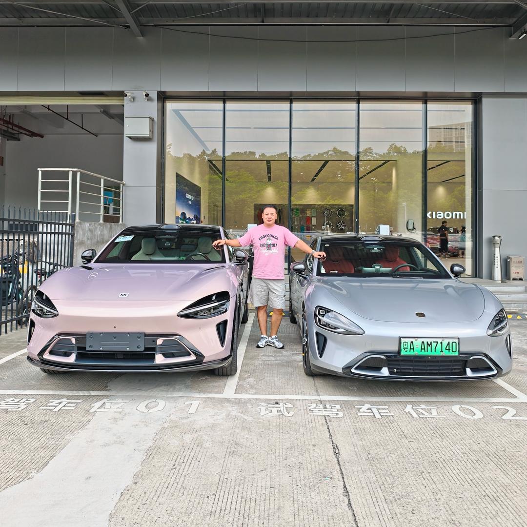 开YU7和SU7的阿乐