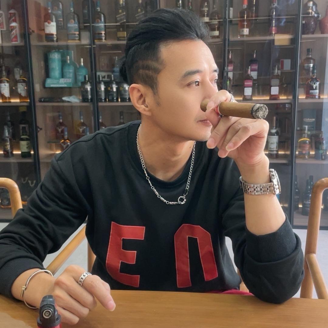 ༺༃灰茄的渣哥.༃༻