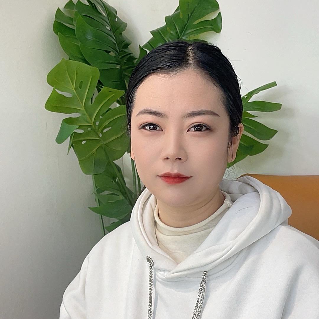 在拉萨做美甲美睫的蓉蓉