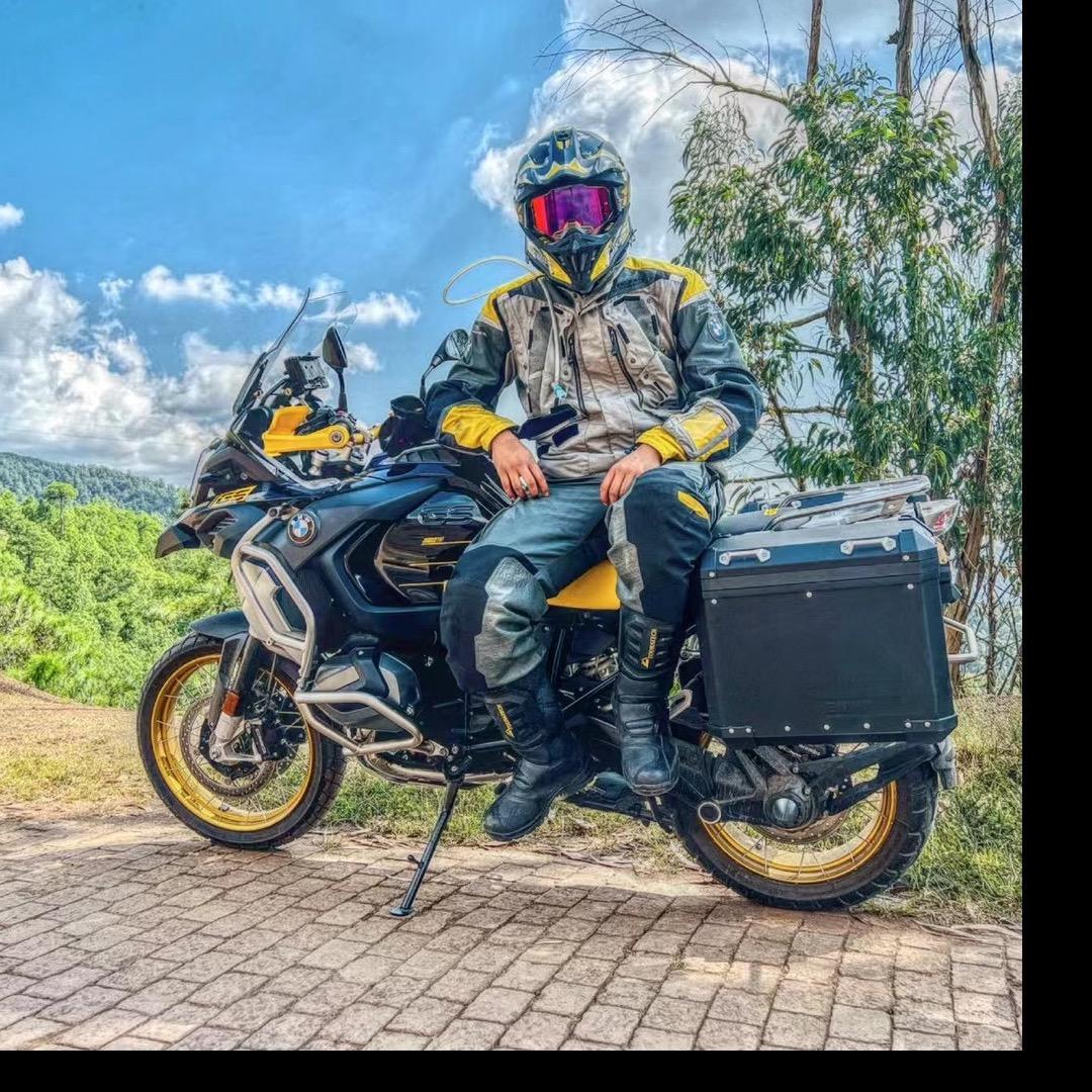 爱骑摩托车的胖子