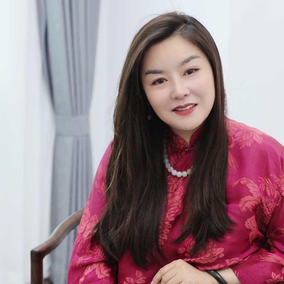 左边珠宝婷姐