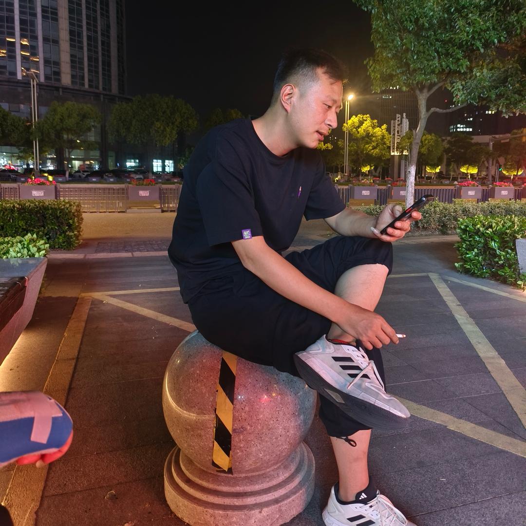 开卡丁车的阳仔（请勿连续点赞）