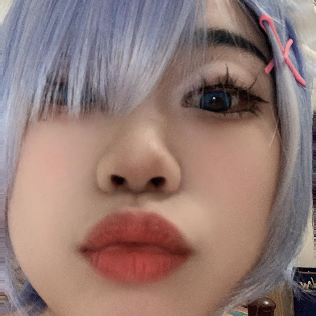青灯灯灯（十万粉送孔雀COS服）
