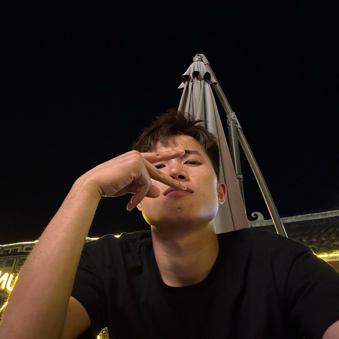 讲话夹水的小潘