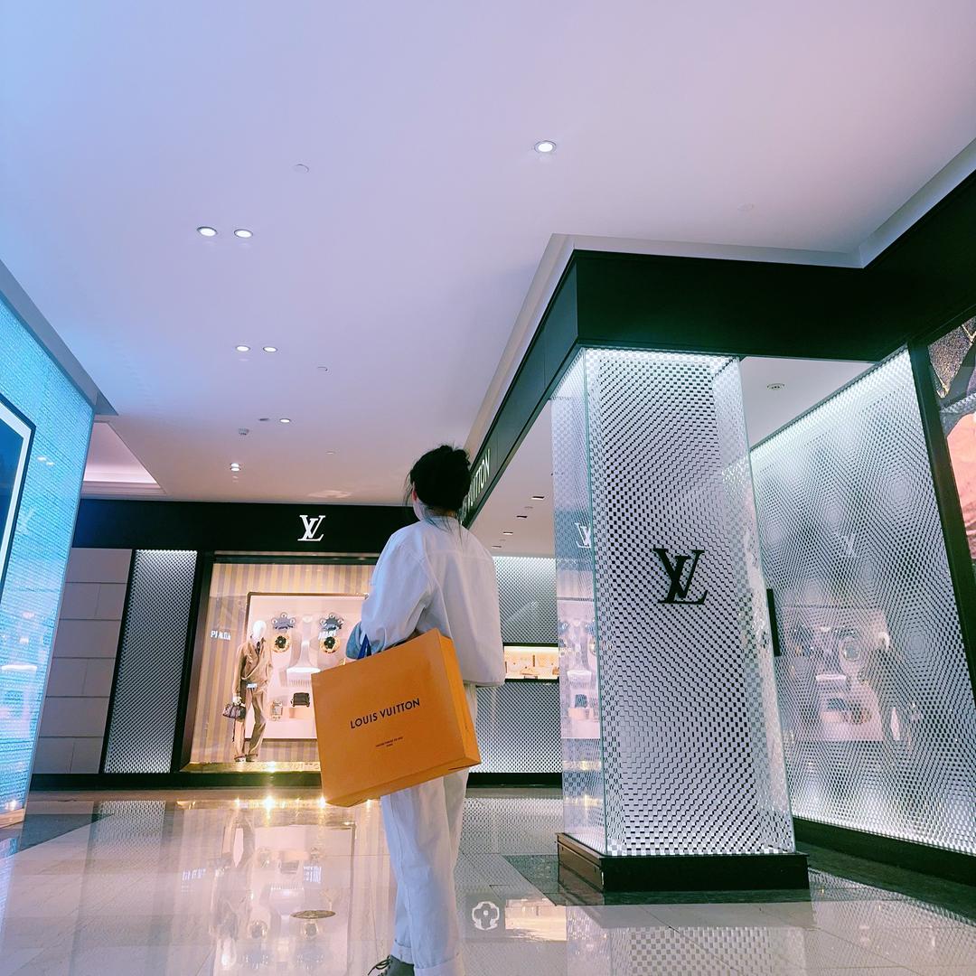 围脖蛋糕鲜花店