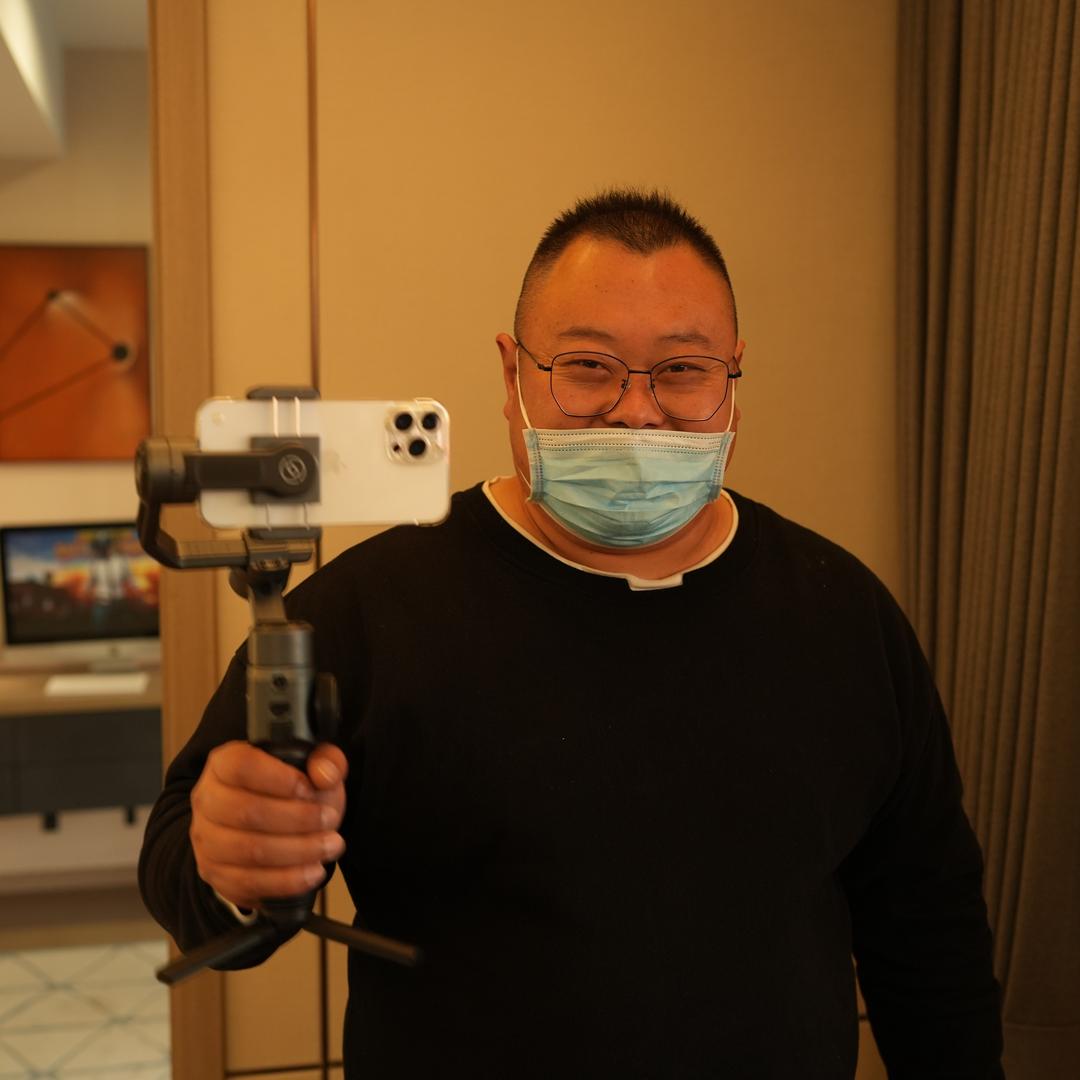 东海县拍短视频的胖哥