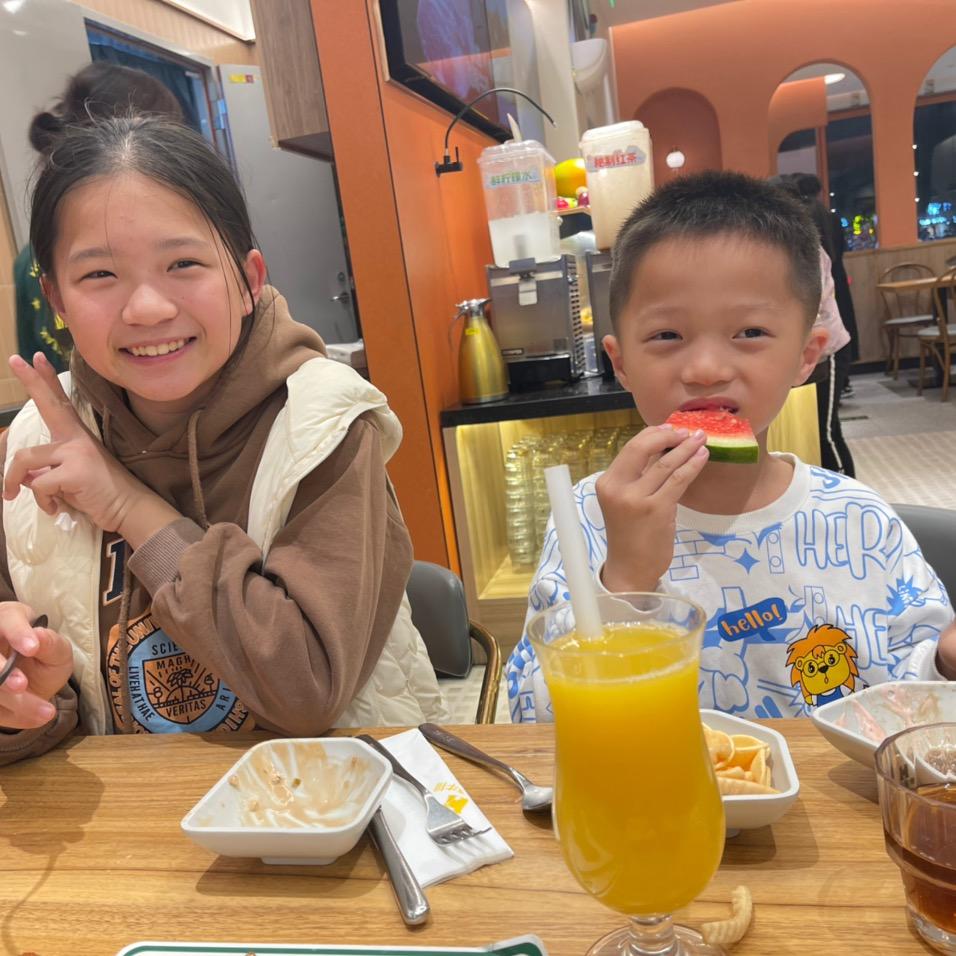 范哲萨泉州市洛江佳璃贸易有限公司服饰配件专卖店