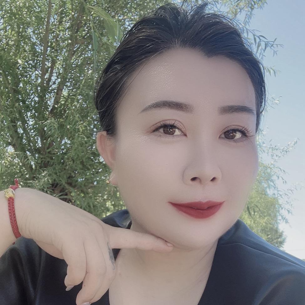 大 ，女，人