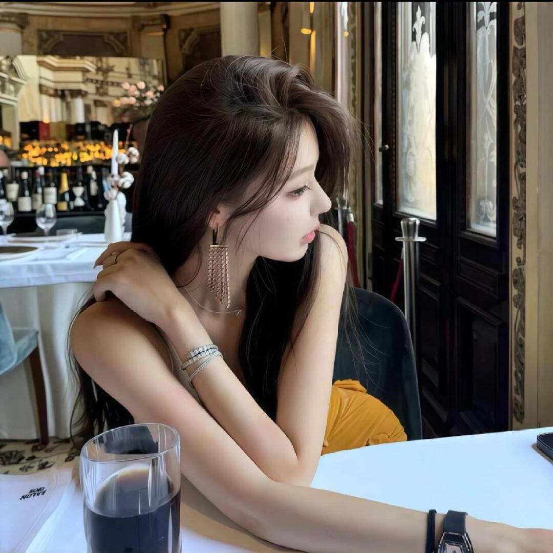 摆摊买🍋水小姐姐