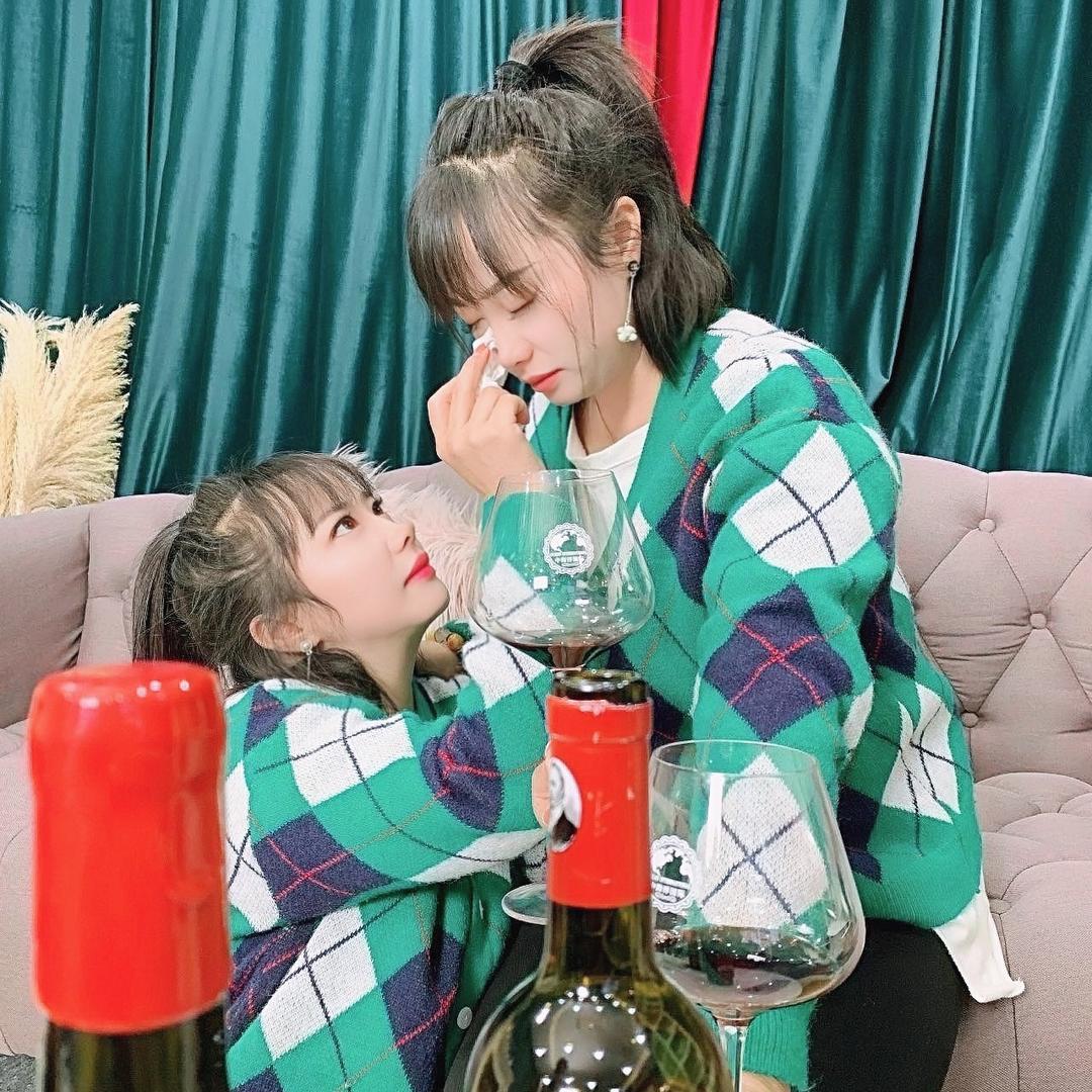 温江双胞胎霜霜