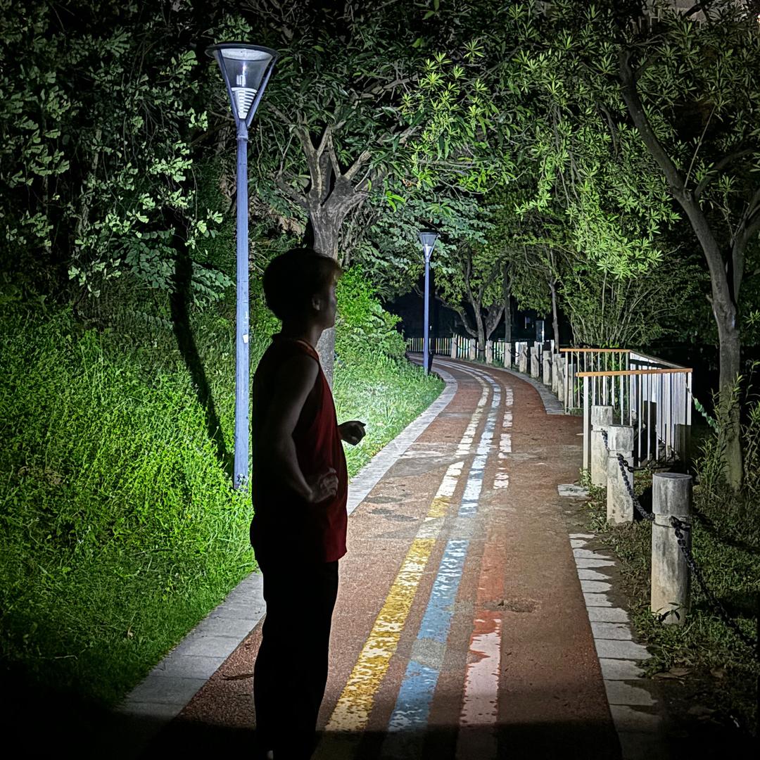 猫眼军工爆闪手电王