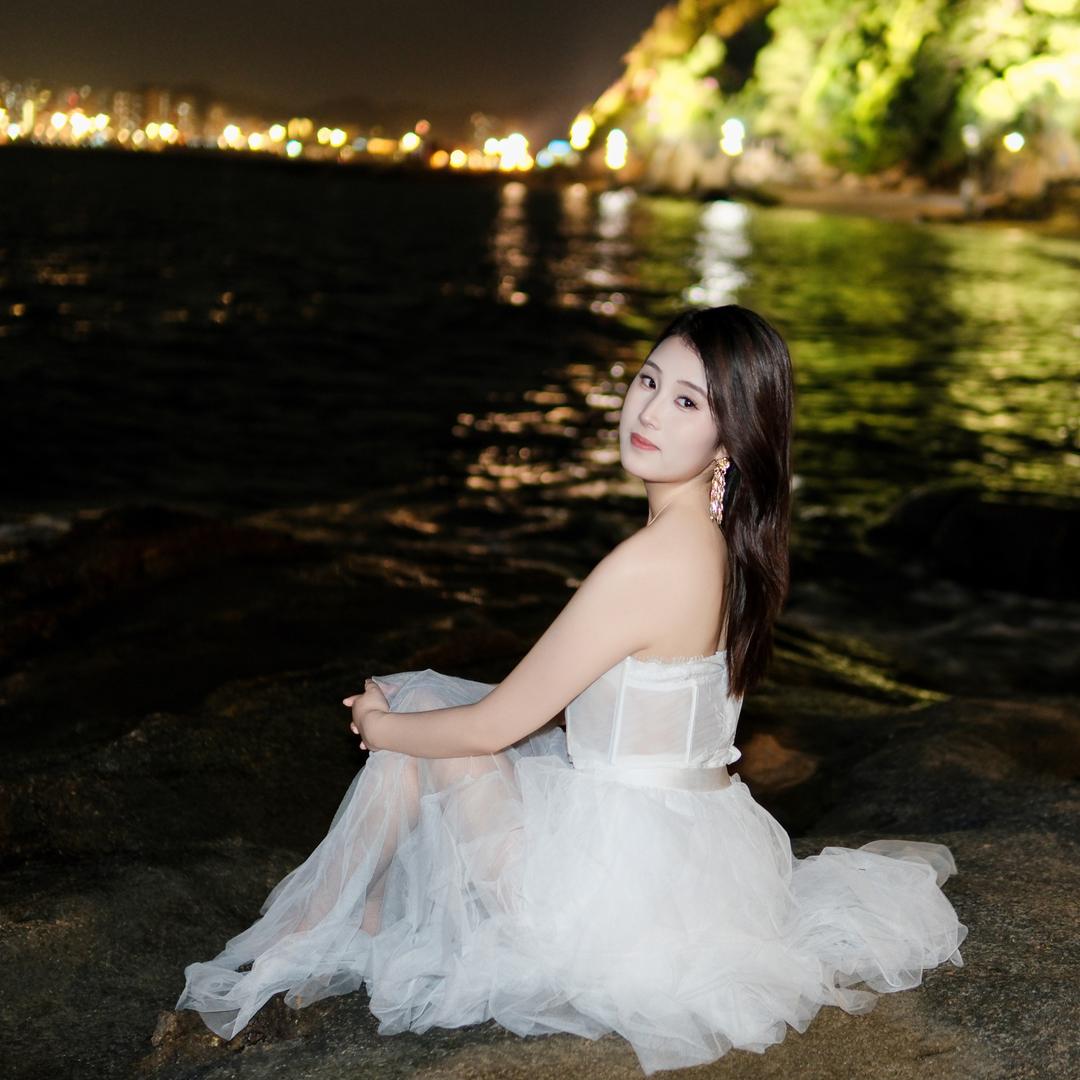 月亮旁的星星✨