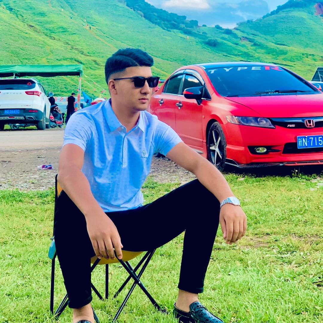 麦总 男土  理发馆