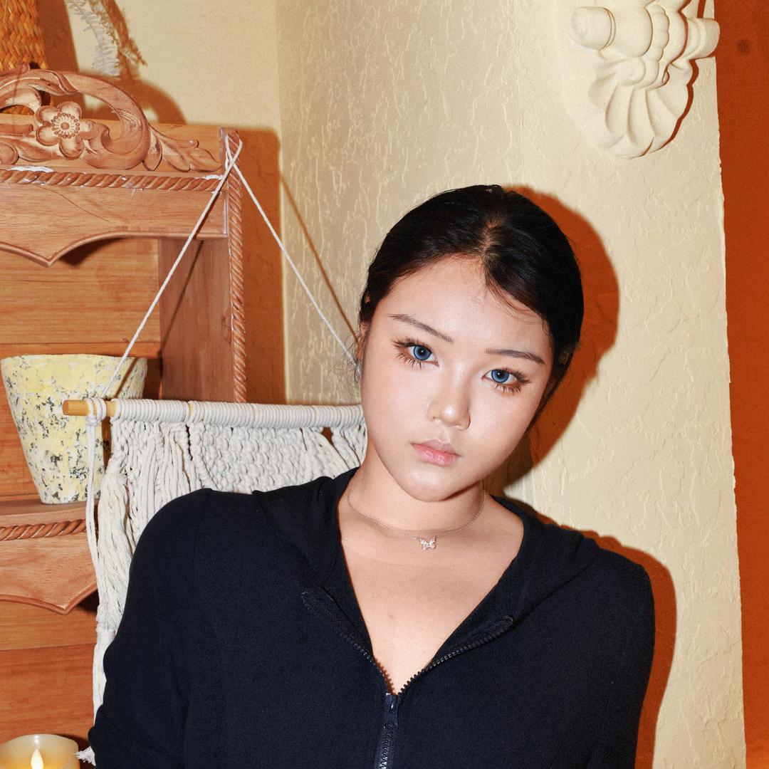 雾矢银月（cos界美妆博主