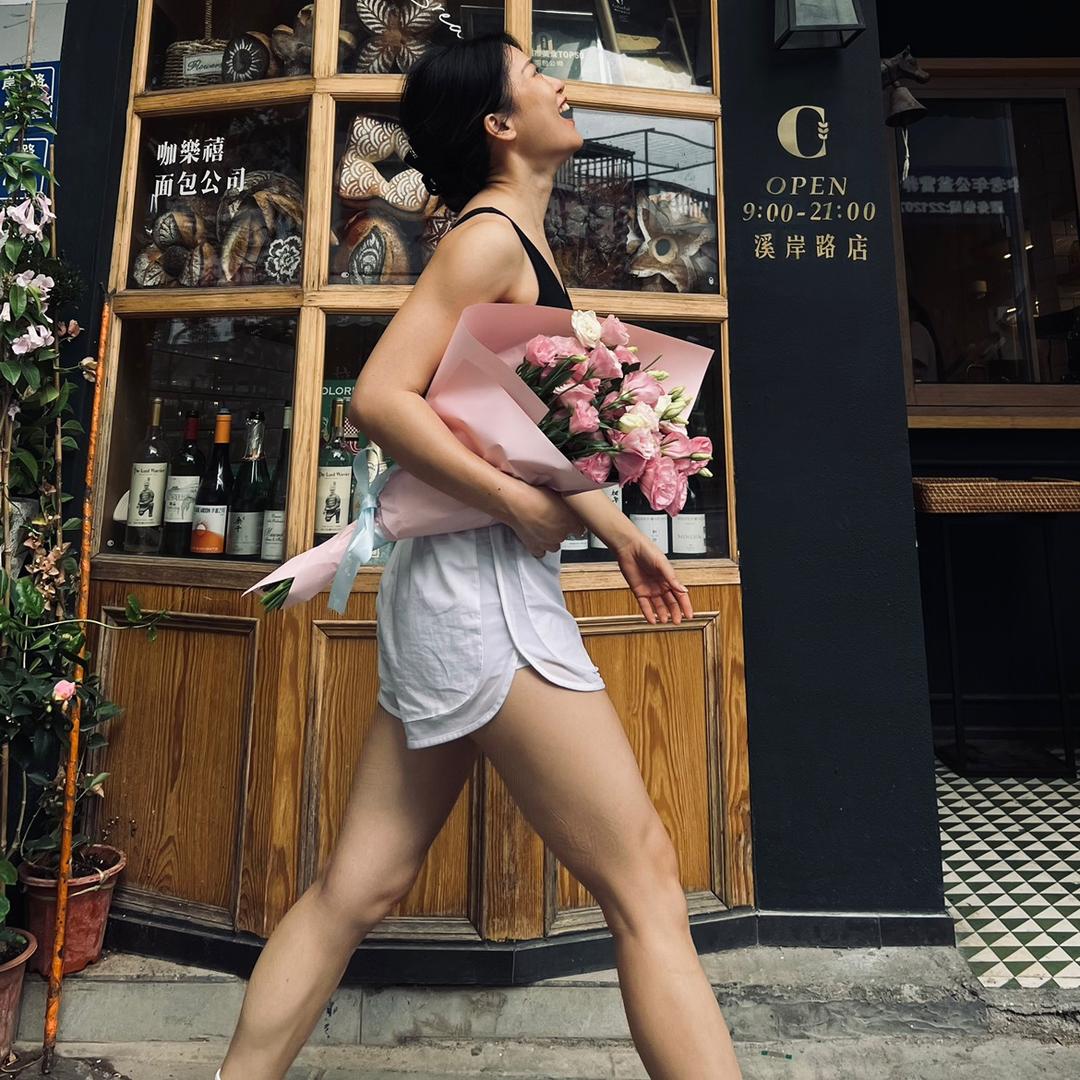 撸铁女憨憨