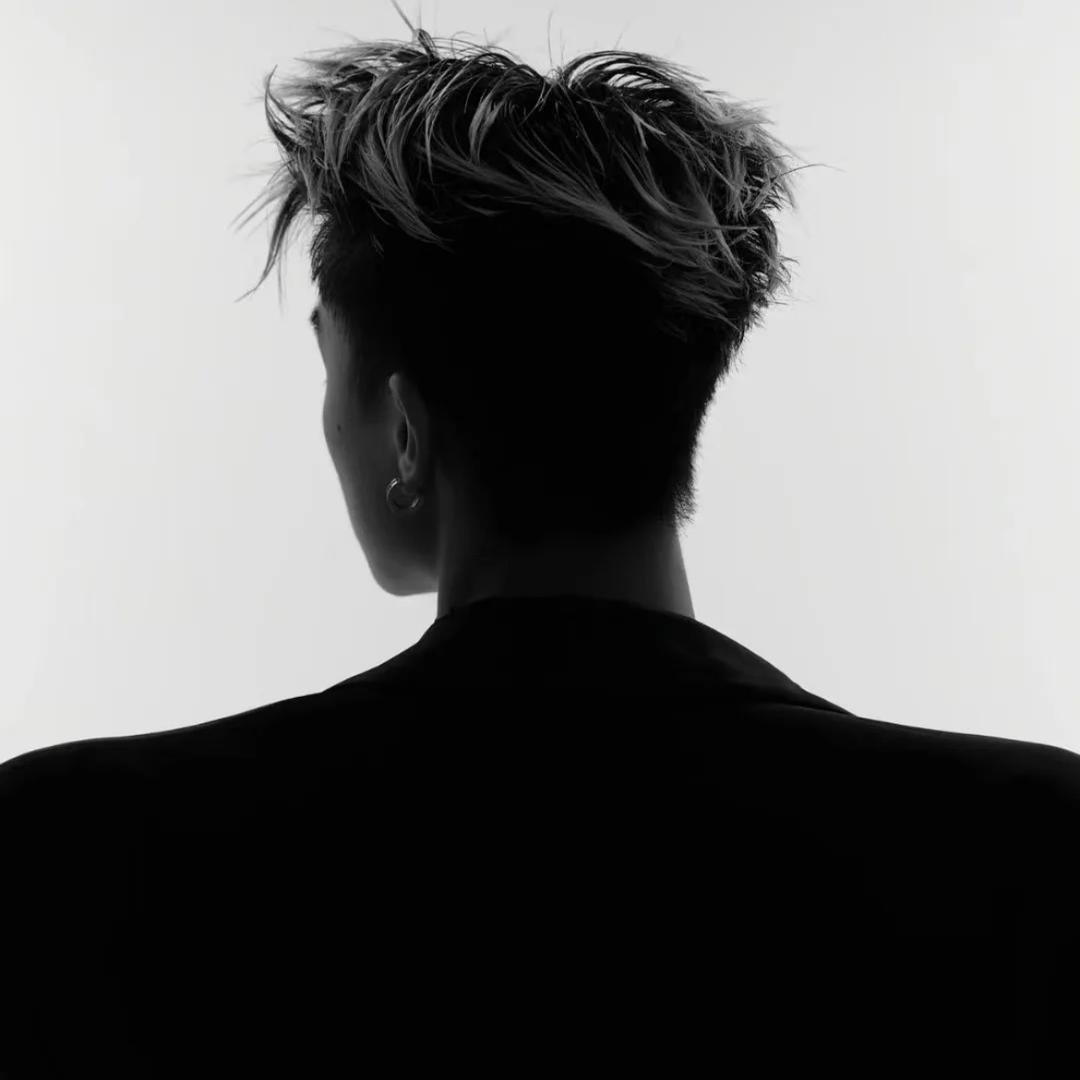 小易.