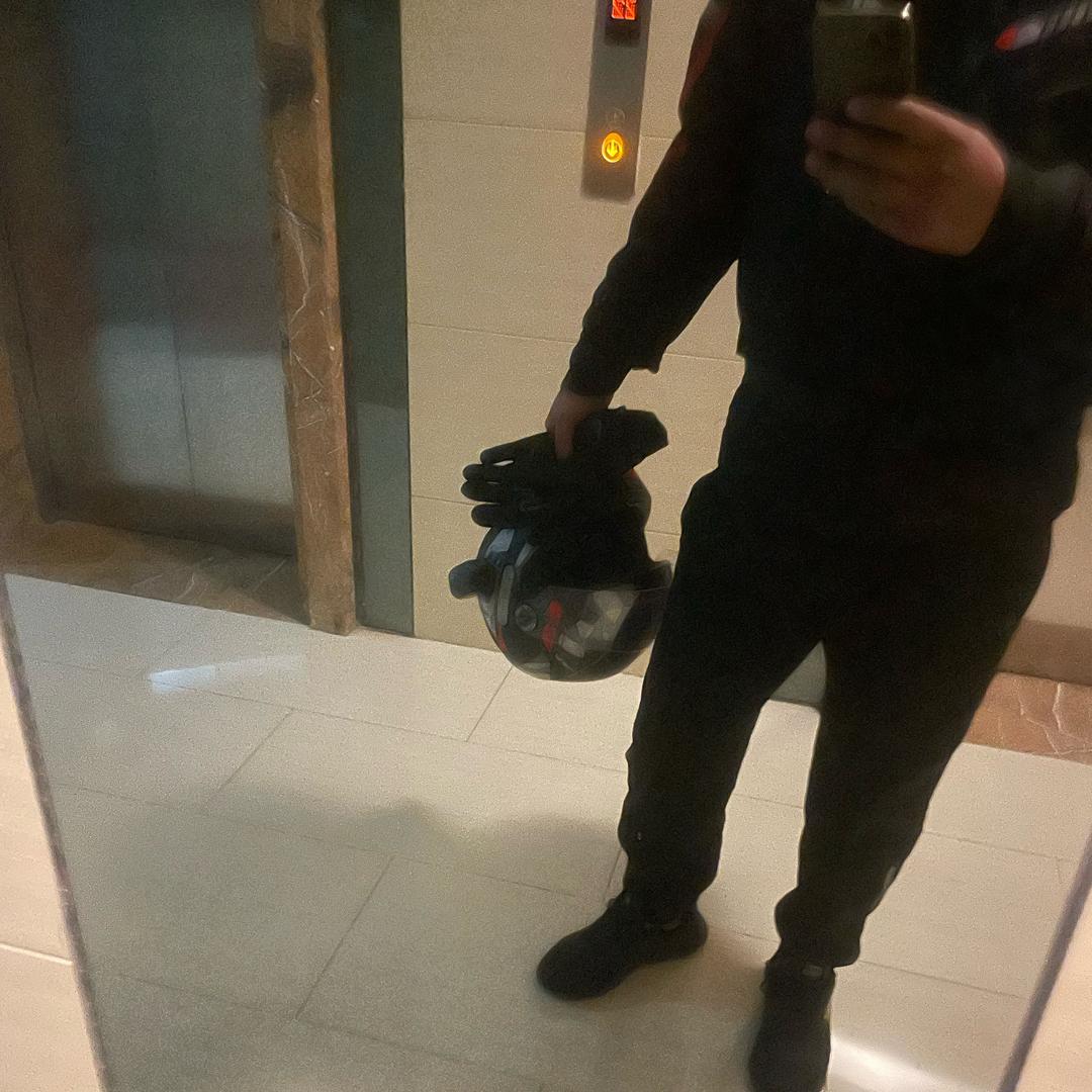 喜欢扶老太太闯红绿灯