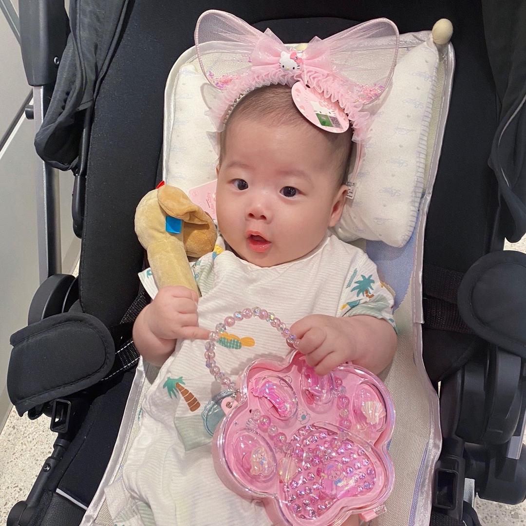 一诺外婆：蕴之奶奶：梨涡小妞