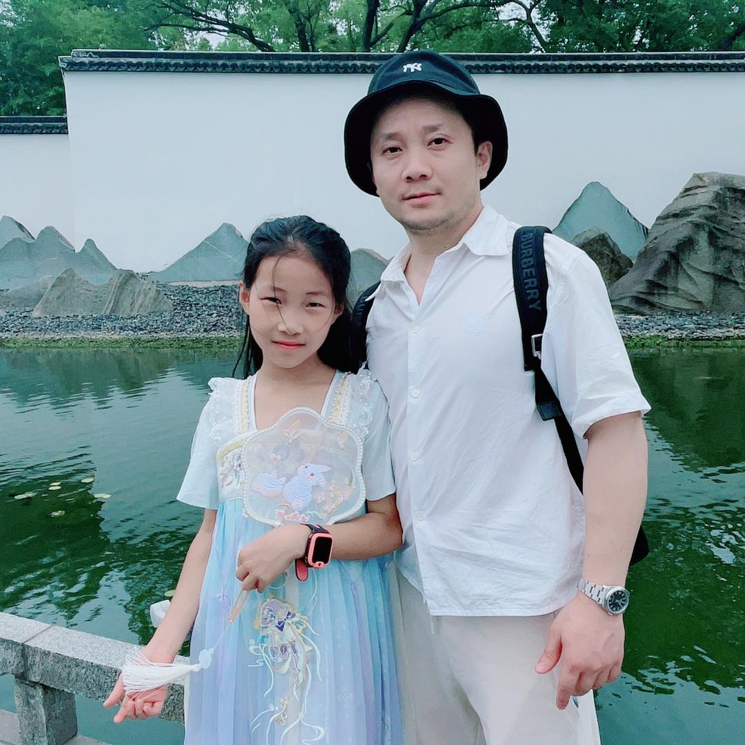 童巴妮九登童装专卖店