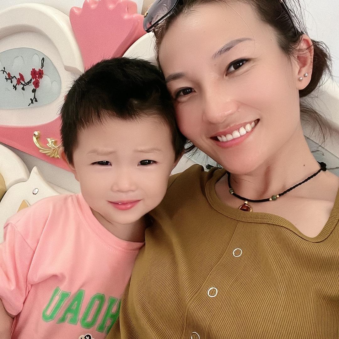 90后宝妈邵方会